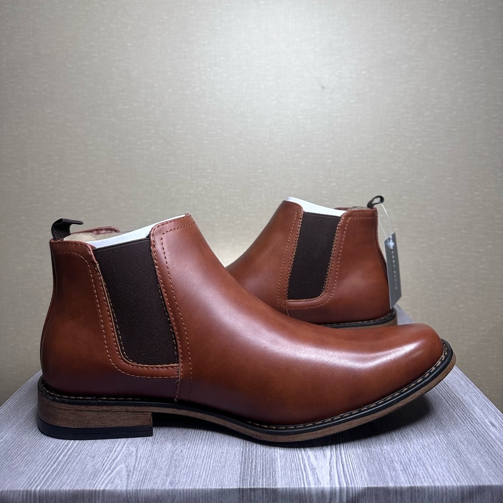 NWT - Perry Ellis Men’s - Chris - Chelsea Boot - Cognac Leather - 9.5